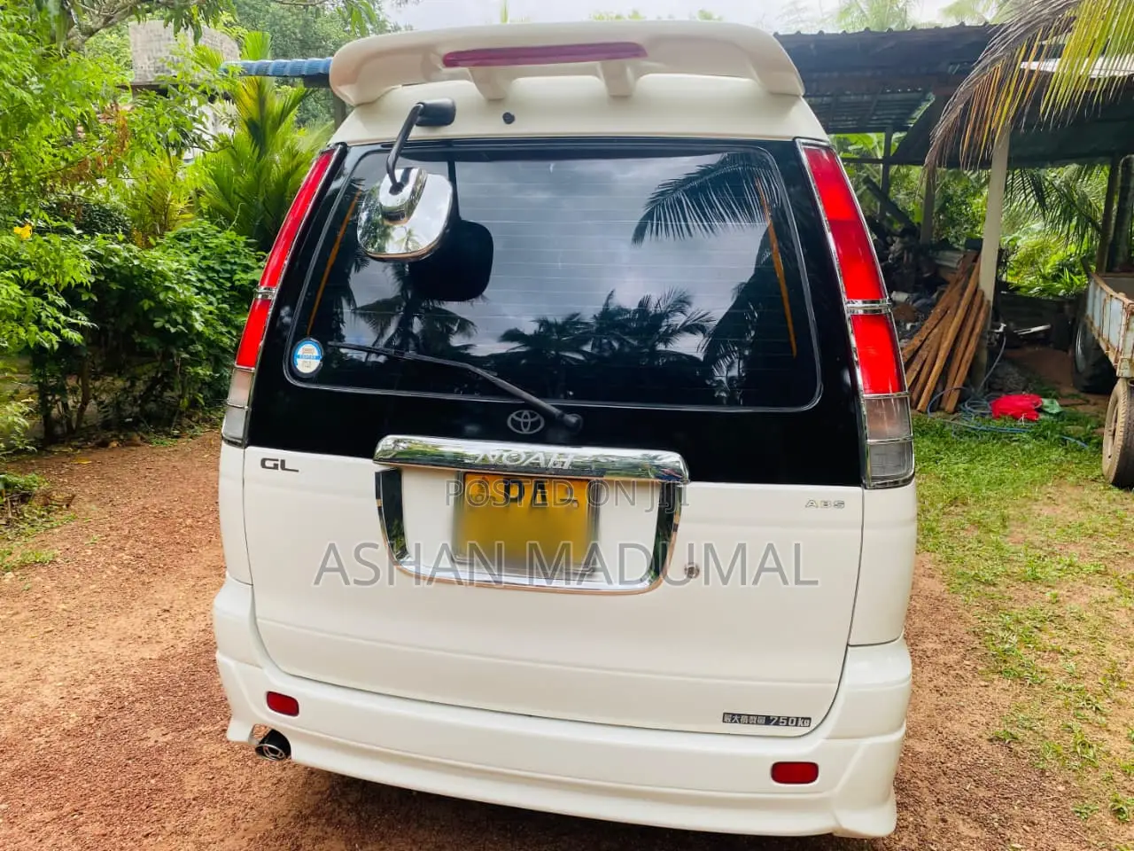 Toyota Noah 2001 White