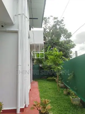 Spacious 6 Bedroom House for Rent in Udahamulla