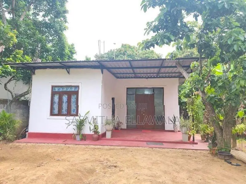 කුරුණෑගලින් පර්චස් 10ක අලුත් නිවසක් විකිණීමට