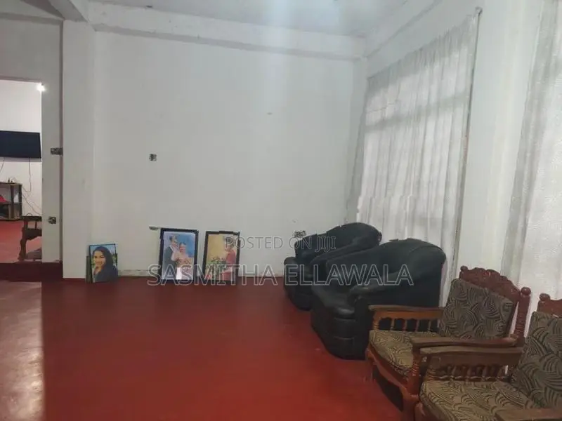 කුරුණෑගලින් පර්චස් 10ක අලුත් නිවසක් විකිණීමට