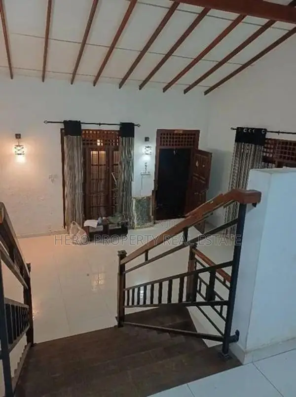 Modern Spacious 3 Story House for Rent in Rathupaswala