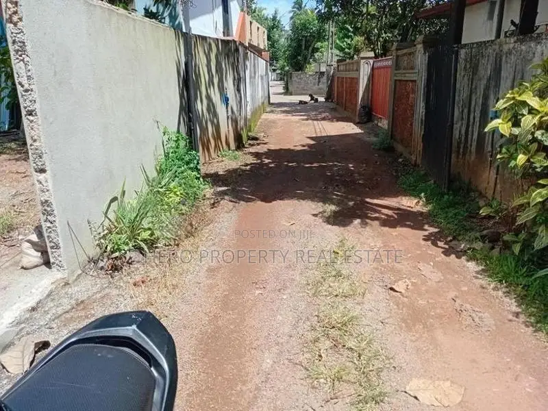 Valuable 10 Perches Land for Sale in Boralesgamuwa