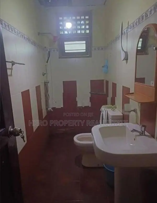Modern Spacious 3 Story House for Rent in Rathupaswala