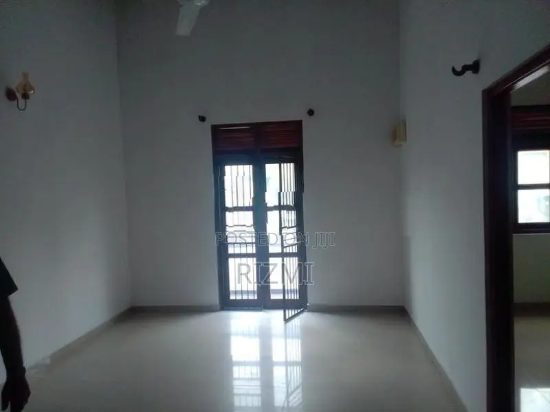 2BR second floor house for rent dehiwala sudarsana rd papaà