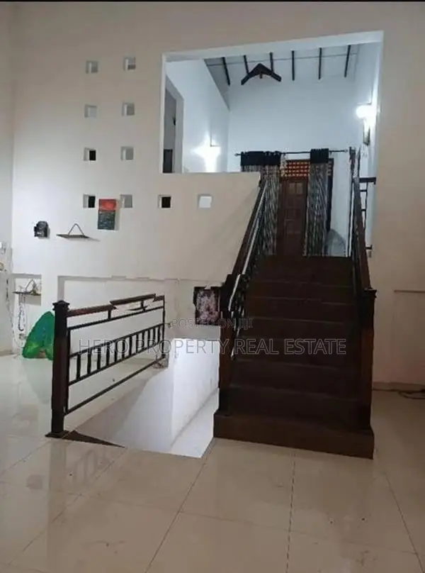 Modern Spacious 3 Story House for Rent in Rathupaswala