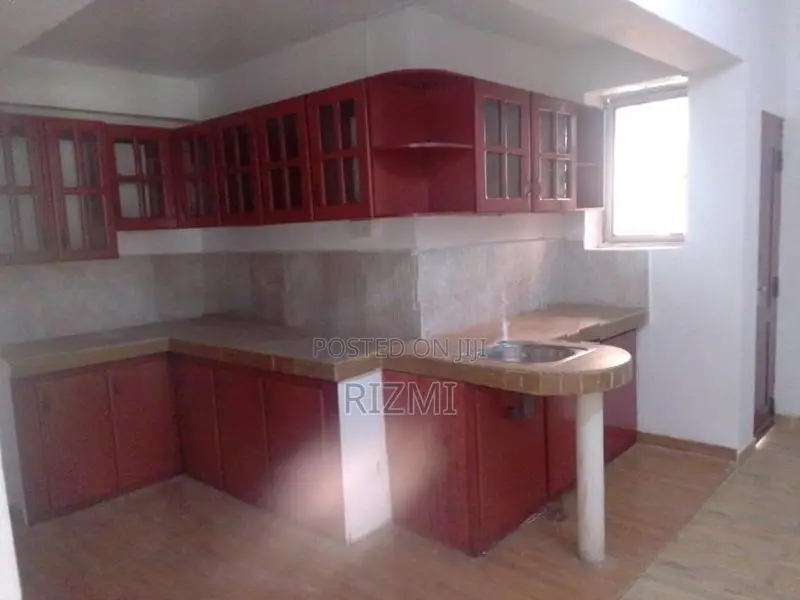 2BR second floor house for rent dehiwala sudarsana rd papaà