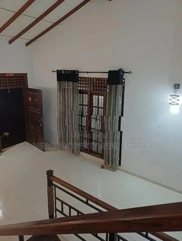 Modern Spacious 3 Story House for Rent in Rathupaswala