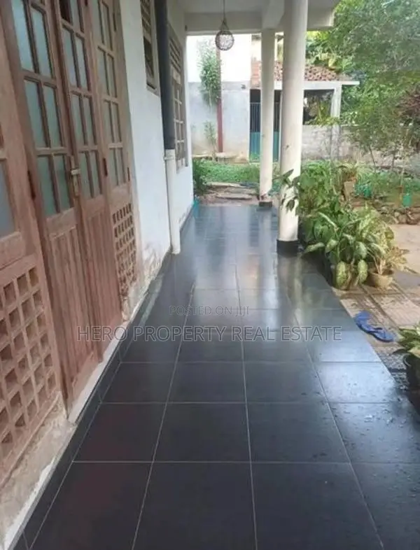 Modern Spacious 3 Story House for Rent in Rathupaswala