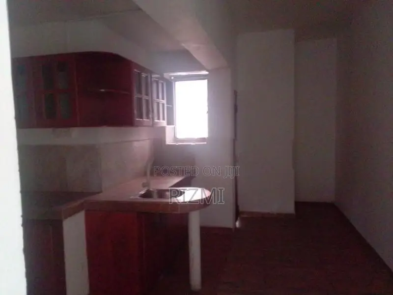 2BR second floor house for rent dehiwala sudarsana rd papaà