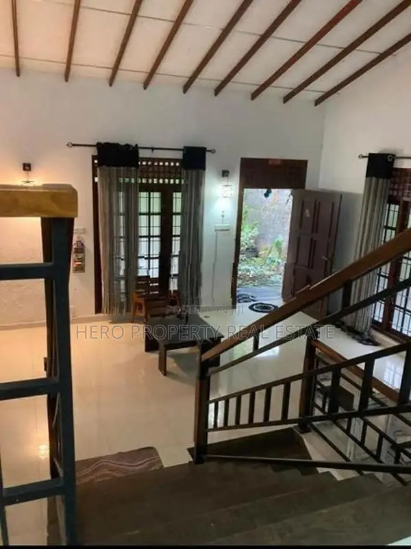 Modern Spacious 3 Story House for Rent in Rathupaswala