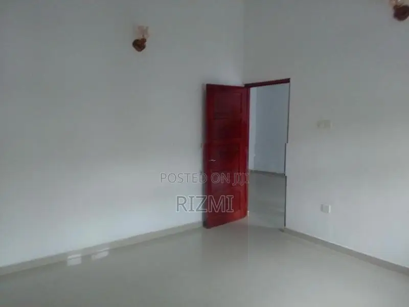 2BR second floor house for rent dehiwala sudarsana rd papaà
