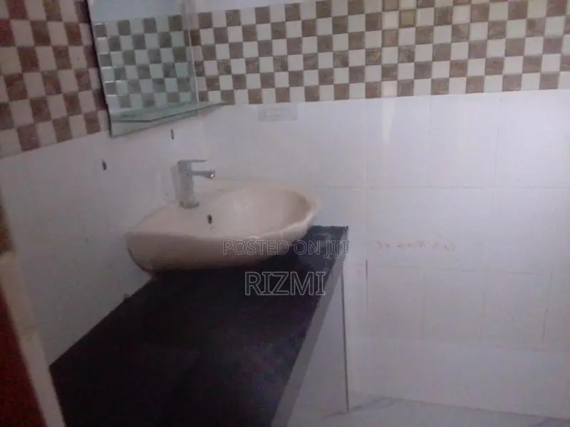 2BR second floor house for rent dehiwala sudarsana rd papaà