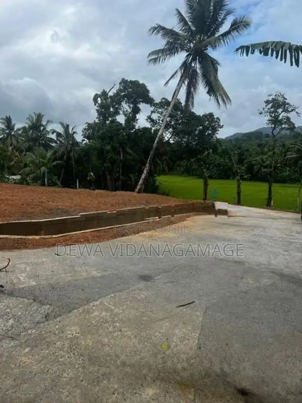 අකුරැස්ස පරදූව ඉඩම් කැබලි හතක් විකිනීමට