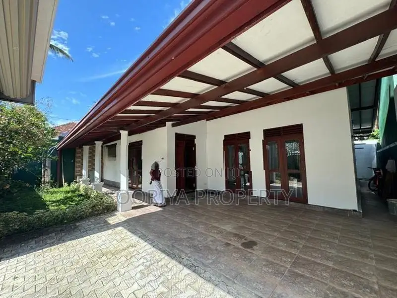 ARCHITECTURAL DESIGNED HOUSE FOR SALE - PILIYANDALA