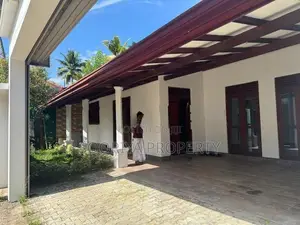 ARCHITECTURAL DESIGNED HOUSE FOR SALE - PILIYANDALA
