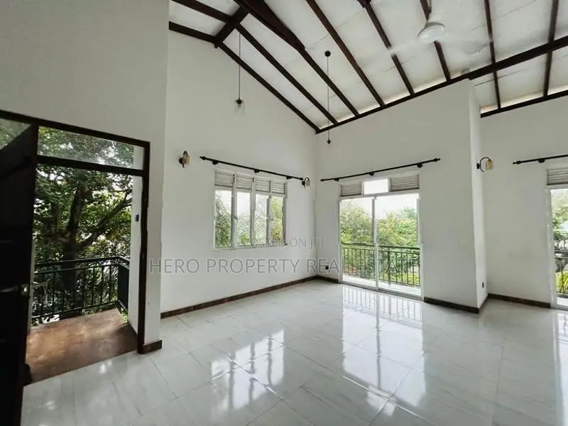 Luxury House for Rent in Pelawatta
