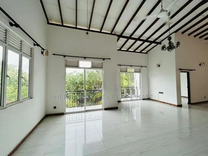 Luxury House for Rent in Pelawatta