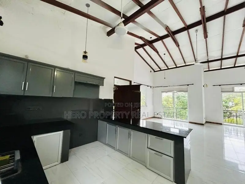 Luxury House for Rent in Pelawatta