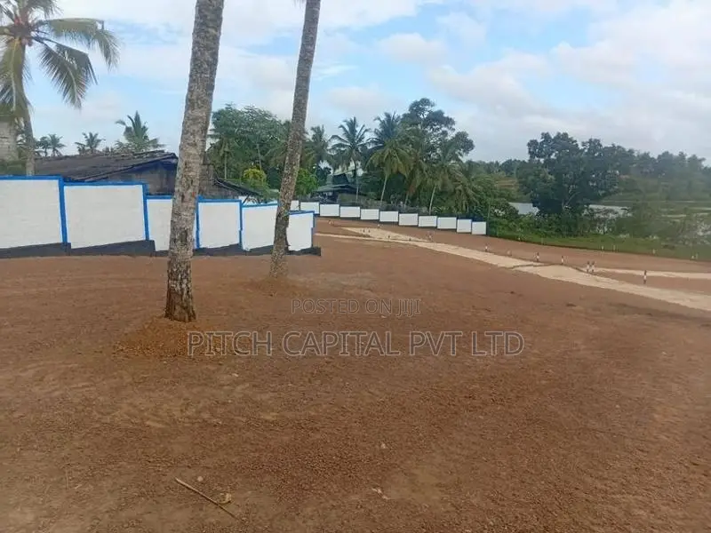 Bandaragama - Uyanwatta Leak Facing Superb Land for Sale