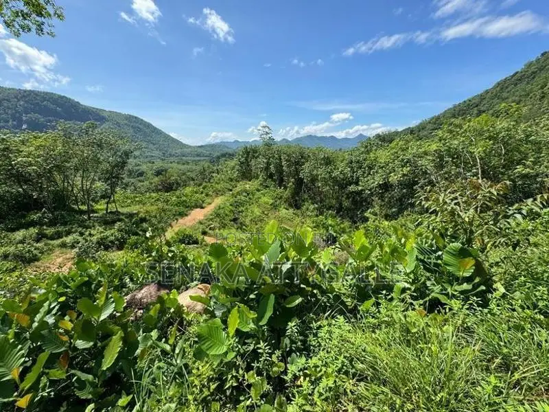 Scenic Land with 180 Degree Mountain Range View in Kiriella