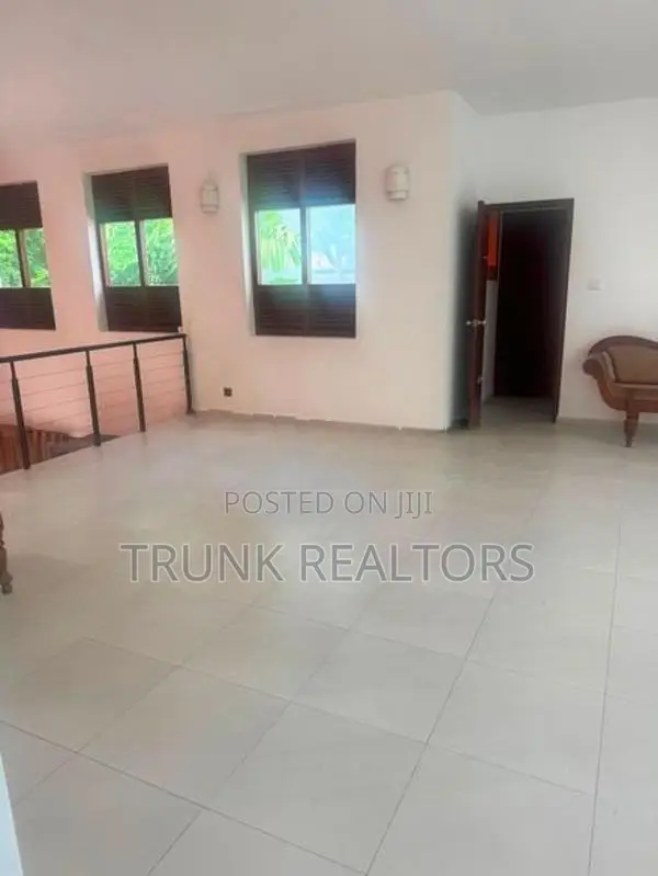 Mount Lavinia 04BR House For Rent (NK11590)
