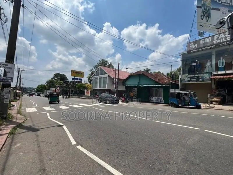 Kesbawa Miriswaththa නගරයට ලගින් වටිනා ඉඩමක් විකිණීමට.