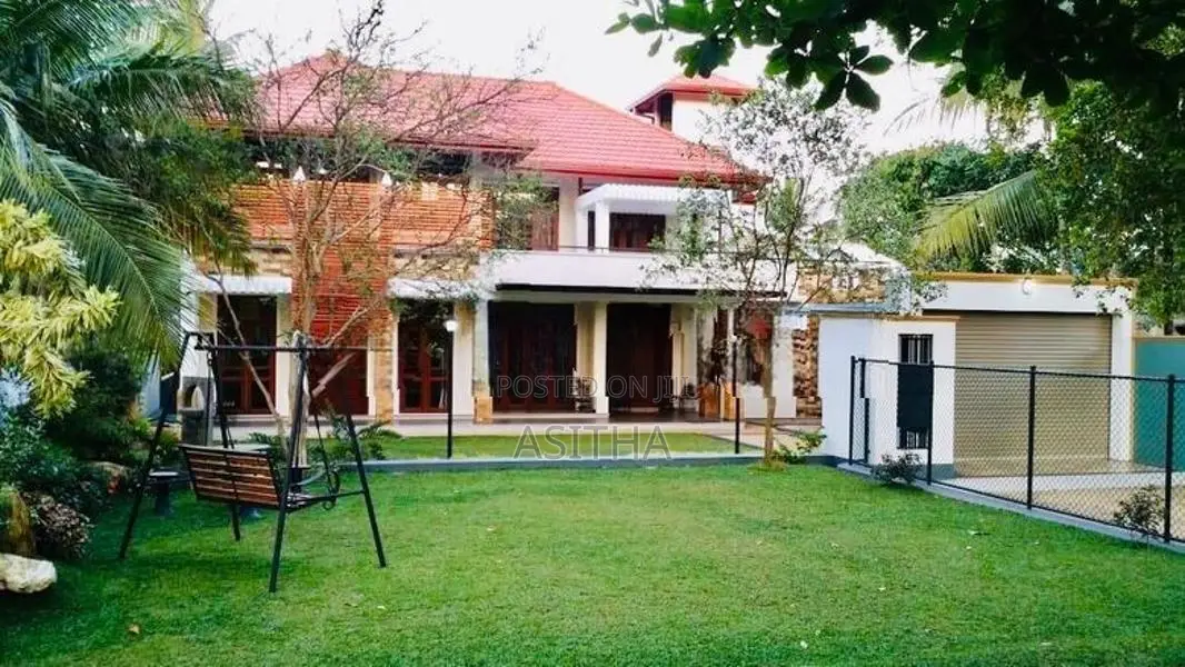 40 Perch Beautiful Luxury House Kesbewa