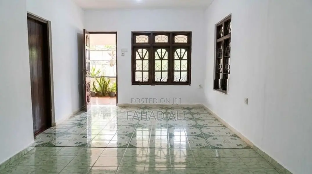 House for Sale In Warakamura