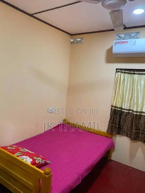 கிளிநொச்சி Room for Short Term Rent