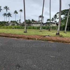 පැල්ලන්දෙණිය හන්දියෙන්ම බස් පාරෙන්ම ඉඩමක්