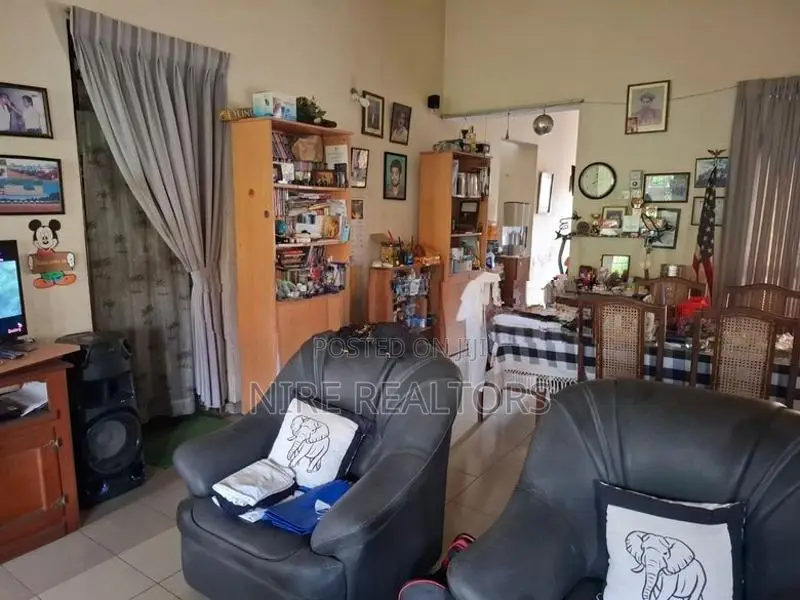 Land with House for Sale in Borella