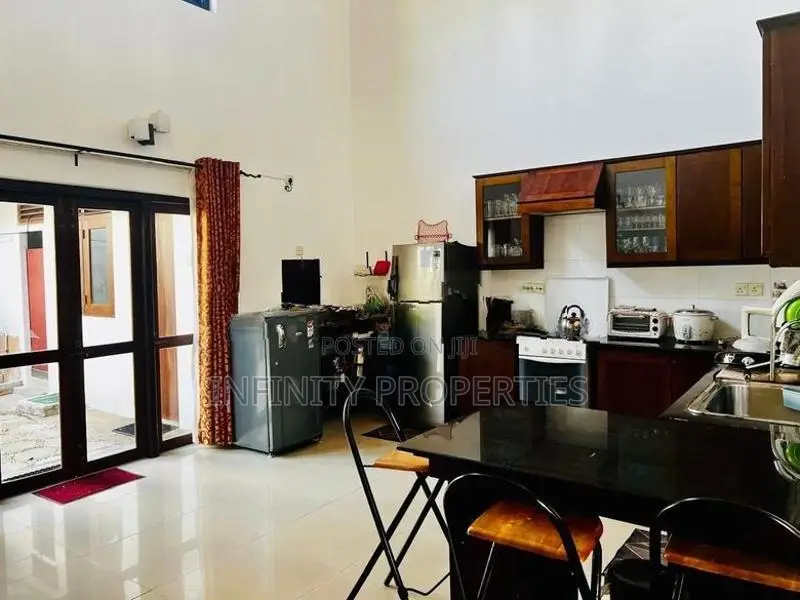 (AF127) 03 Story House With 10 P Land for Sale Battramulla Junction