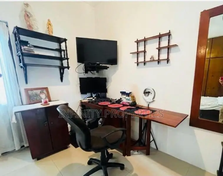 (AFA401) 03 Story House With 10 P Sale At Battramulla Junction