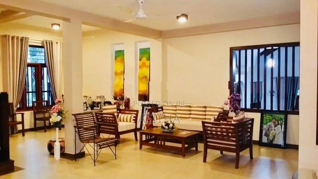 40 Perch Beautiful Luxury House Kesbewa