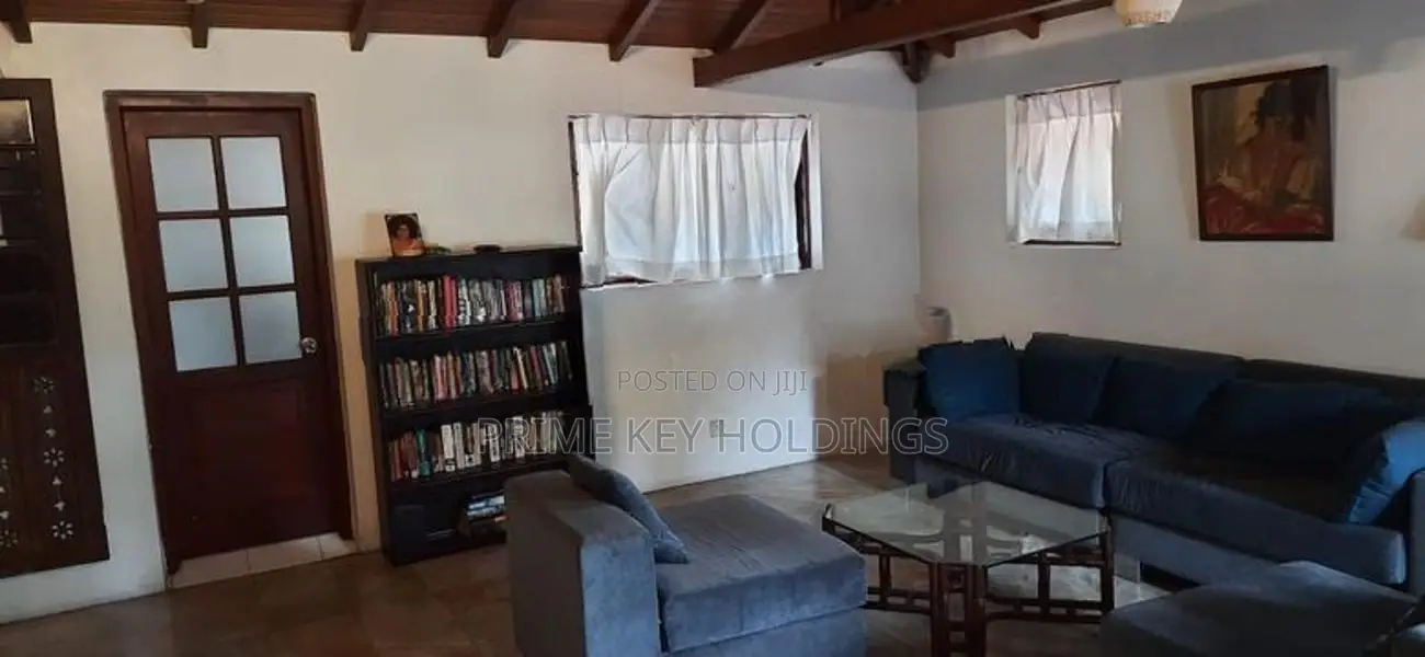 Luxury Villa Type Home for Rent Pitakotte (HR119)