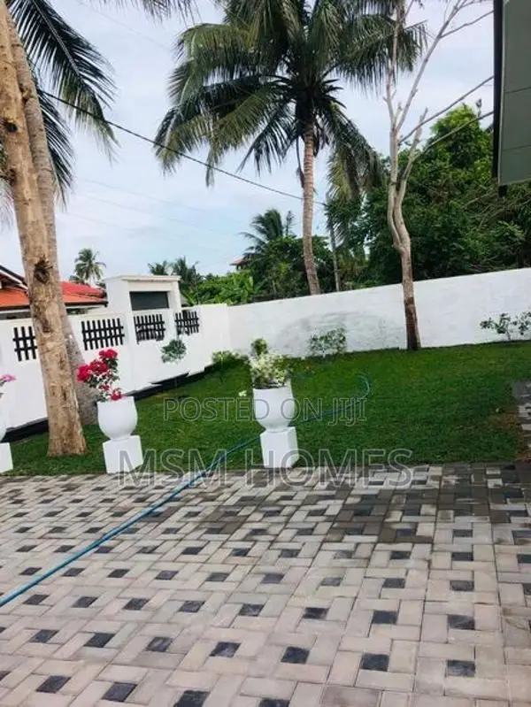 16 Perch Land With House For Sale in Negombo