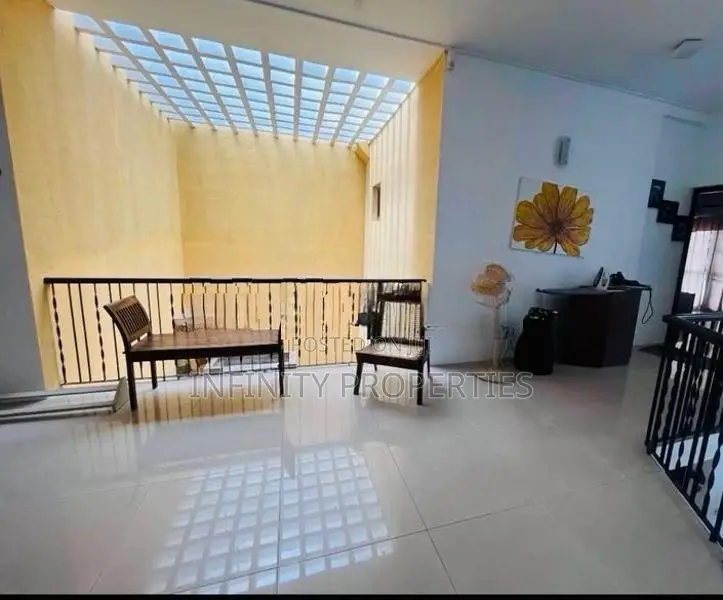 (AF127) 03 Story House With 10 P Land for Sale Battramulla Junction