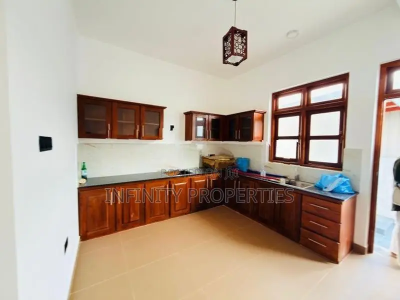 (AF138) 03 Story House With 11.2 P Sale At Nugegoda