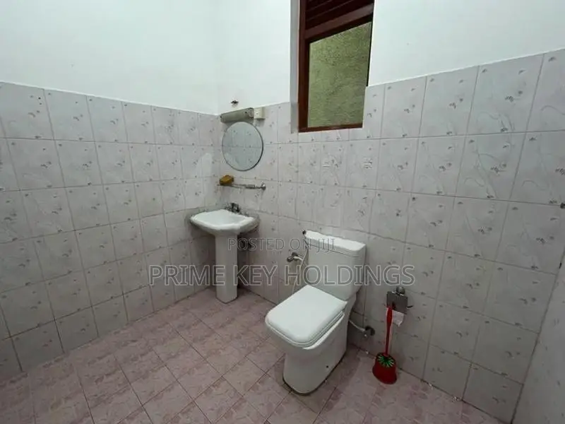 Luxury Villa Type Home for Rent Pitakotte (HR119)
