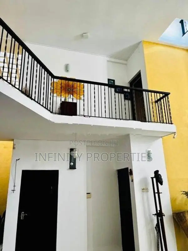 (AF127) 03 Story House With 10 P Land for Sale Battramulla Junction