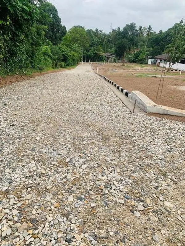 උඩුගම්පොළ ඉඩමක් විකිණීමට - ගම්පහ ආසන්නව