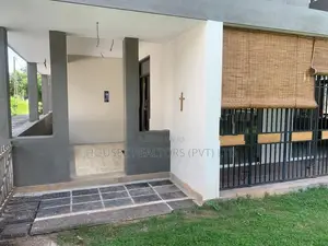 Spacious 4-Bedroom House Bordering Bolgoda River Reservation