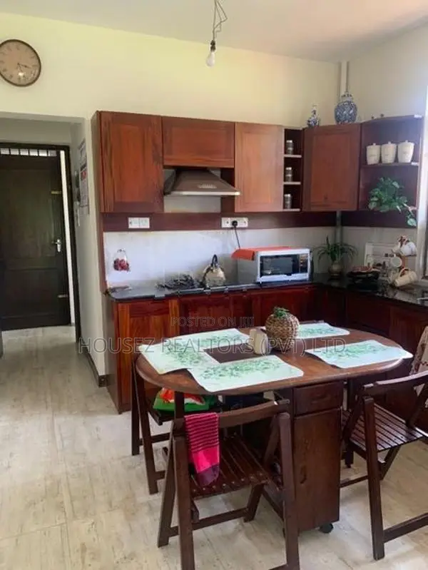 Spacious 4-Bedroom House Bordering Bolgoda River Reservation