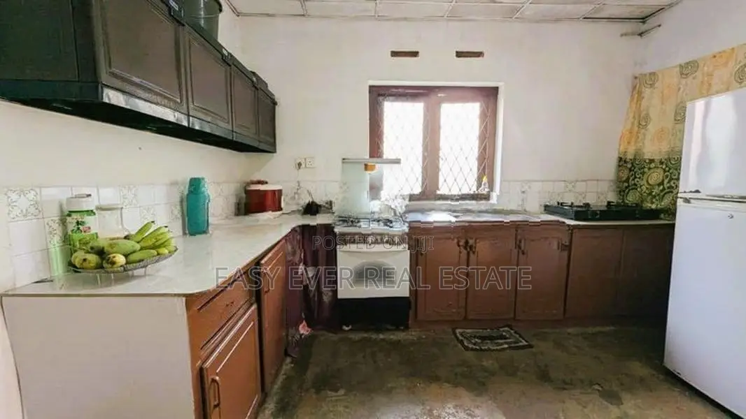 🏡✨ කඩවත – රාගම වයාපාරික ඉඩම සහිත නිවස / HS 12551