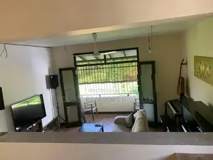 Spacious 4-Bedroom House Bordering Bolgoda River Reservation