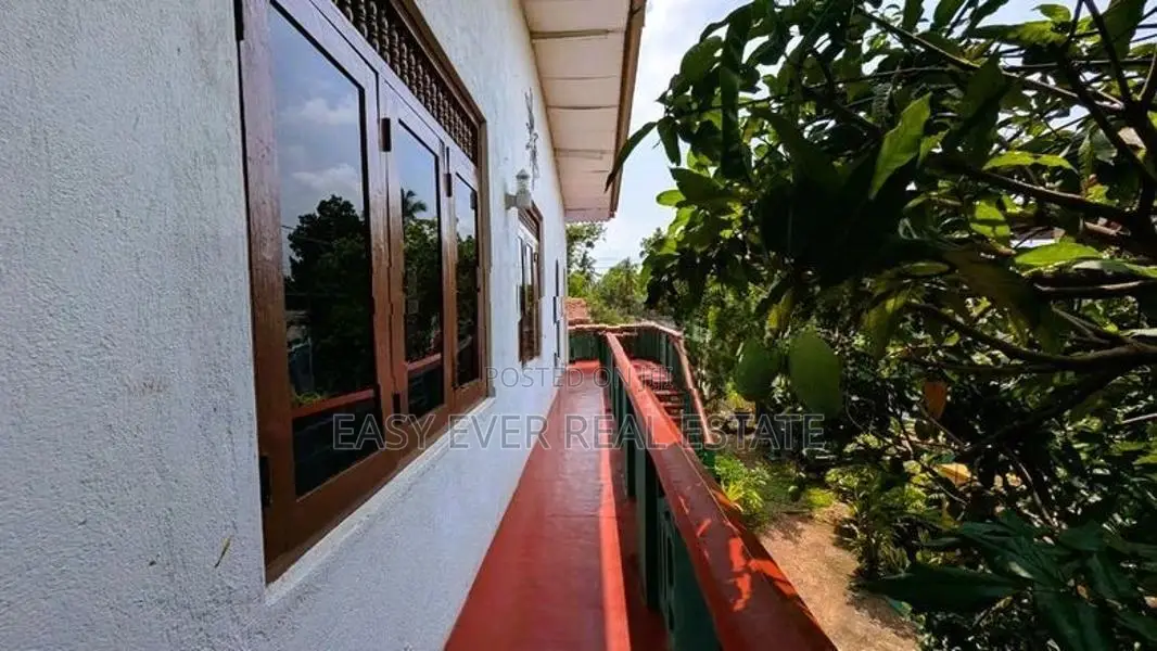 🏡✨ කඩවත – රාගම වයාපාරික ඉඩම සහිත නිවස / HS 12551