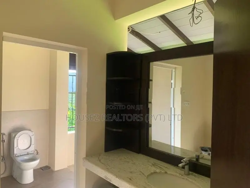 Spacious 4-Bedroom House Bordering Bolgoda River Reservation