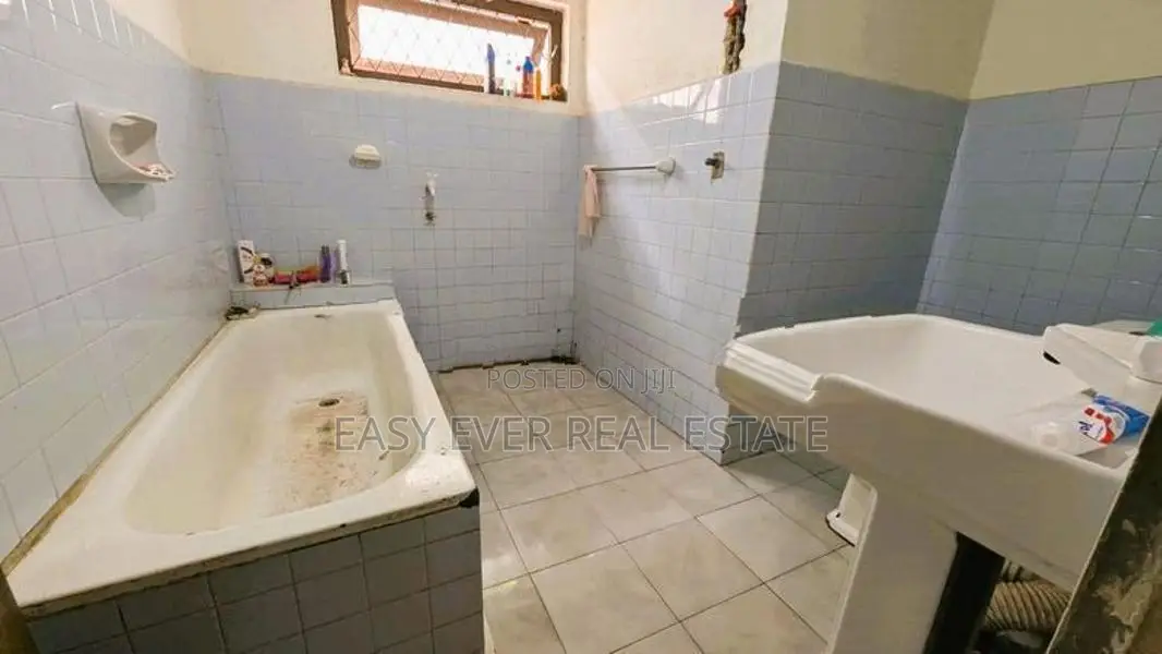 🏡✨ කඩවත – රාගම වයාපාරික ඉඩම සහිත නිවස / HS 12551