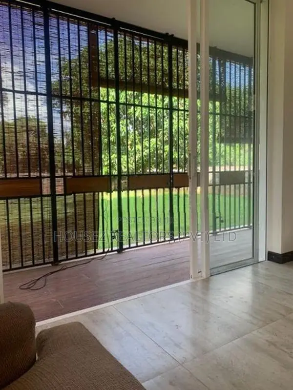 Spacious 4-Bedroom House Bordering Bolgoda River Reservation