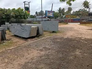 Main Road Facing 113 Perch Land with House for Sale in Seeduwa Town